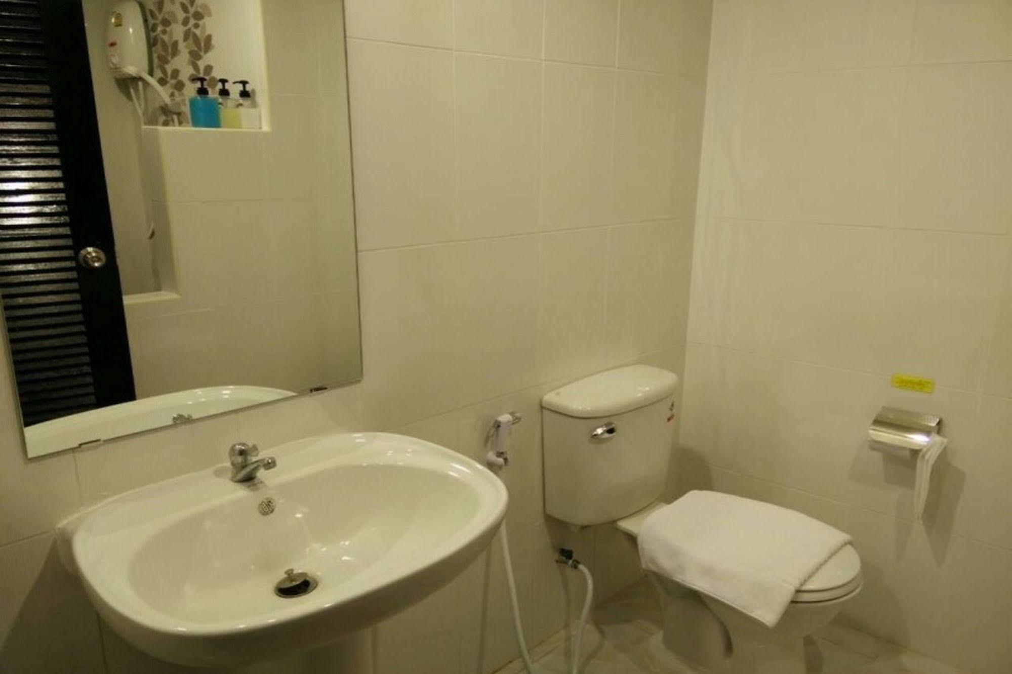 One Fu Hotel Surin Zewnętrze zdjęcie