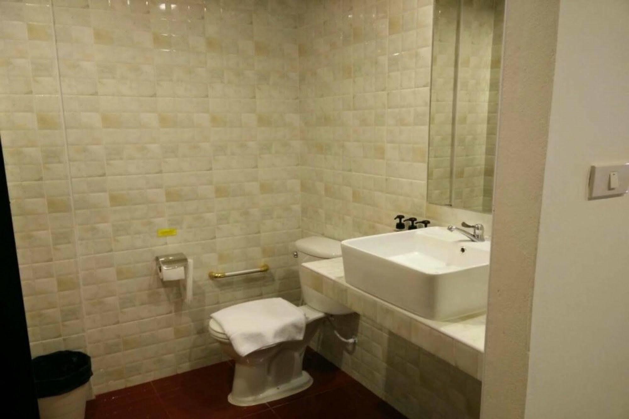 One Fu Hotel Surin Zewnętrze zdjęcie